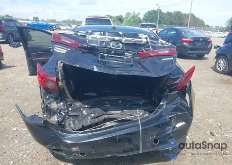 2018 Mazda 3 Touring z USA, uszkodzony, nr VIN 3MZBN1V33JM247950
